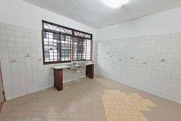 2 Storey @ Taman Bukit Mewah/ Tampoi/ 20 Min To CIQ