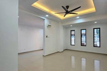 2 Storey @ Taman Johor Jaya/ Jln Rosmerah/ Tebrau/ Corner 