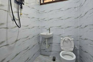 2 Storey @ Taman Johor Jaya/ Jln Rosmerah/ Tebrau/ Corner 