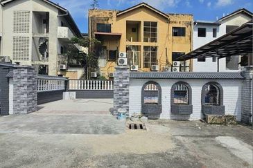 2 Storey @ Taman Johor Jaya/ Jln Rosmerah/ Tebrau/ Corner 