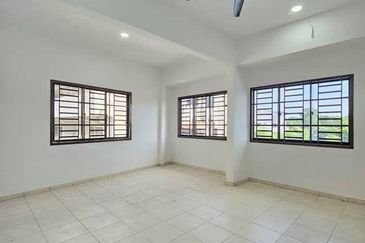 2 Storey @ Taman Johor Jaya/ Jln Rosmerah/ Tebrau/ Corner 
