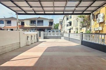 2 Storey @ Taman Johor Jaya/ Jln Rosmerah/ Tebrau/ Corner 