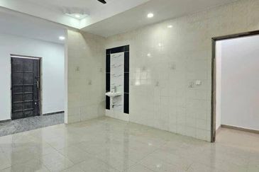 2 Storey @ Taman Johor Jaya/ Jln Rosmerah/ Tebrau/ Corner 