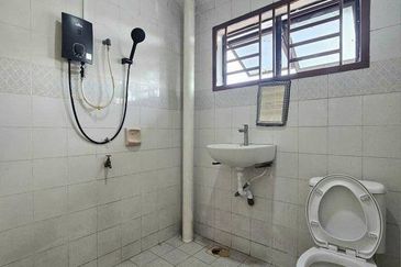 2 Storey @ Taman Johor Jaya/ Jln Rosmerah/ Tebrau/ Corner 