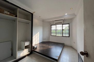 Taman Tampoi Indah II, Villa Ros