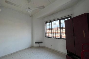 Taman Tampoi Indah II, Villa Ros