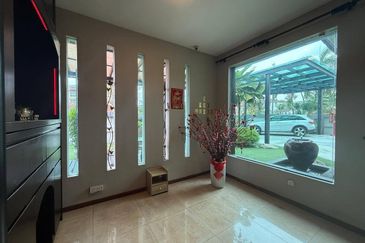 Semi-D @ Taman Bukit Tropika/ Ulu Tiram/ Corner/ Renovate