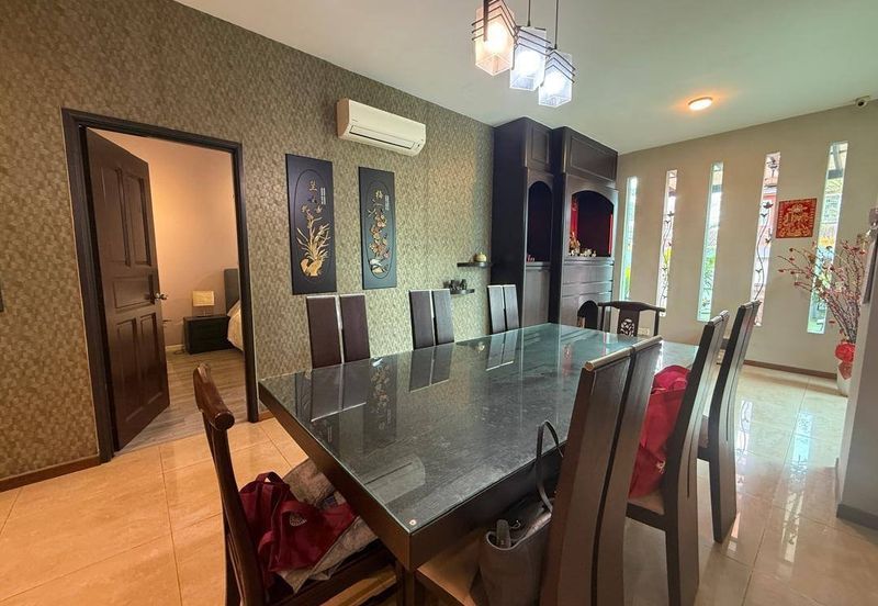 Semi-D @ Taman Bukit Tropika/ Ulu Tiram/ Corner/ Renovate