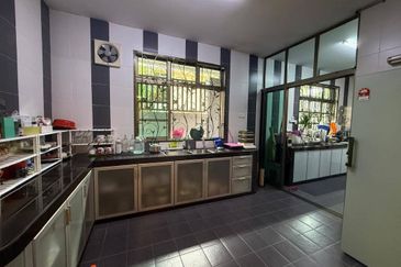 Semi-D @ Taman Bukit Tropika/ Ulu Tiram/ Corner/ Renovate