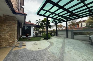 Semi-D @ Taman Bukit Tropika/ Ulu Tiram/ Corner/ Renovate
