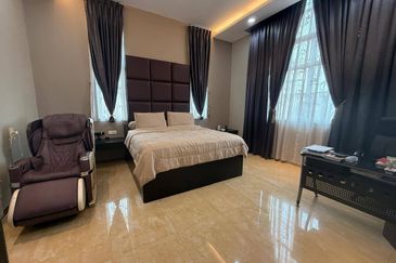 Semi-D @ Taman Bukit Tropika/ Ulu Tiram/ Corner/ Renovate