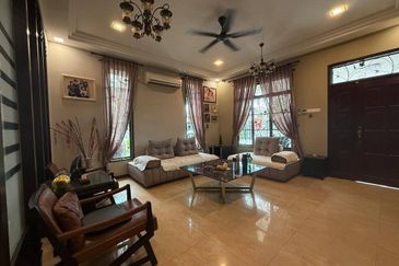 Semi-D @ Taman Bukit Tropika/ Ulu Tiram/ Corner/ Renovate