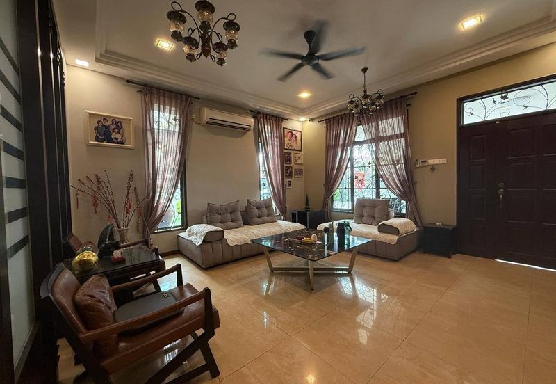 Semi-D @ Taman Bukit Tropika/ Ulu Tiram/ Corner/ Renovate