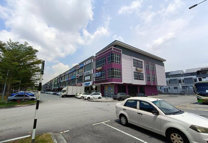 3 Storey Shoplot @ Taman Sutera/ Perling/ Corner/ Facing Mainroad