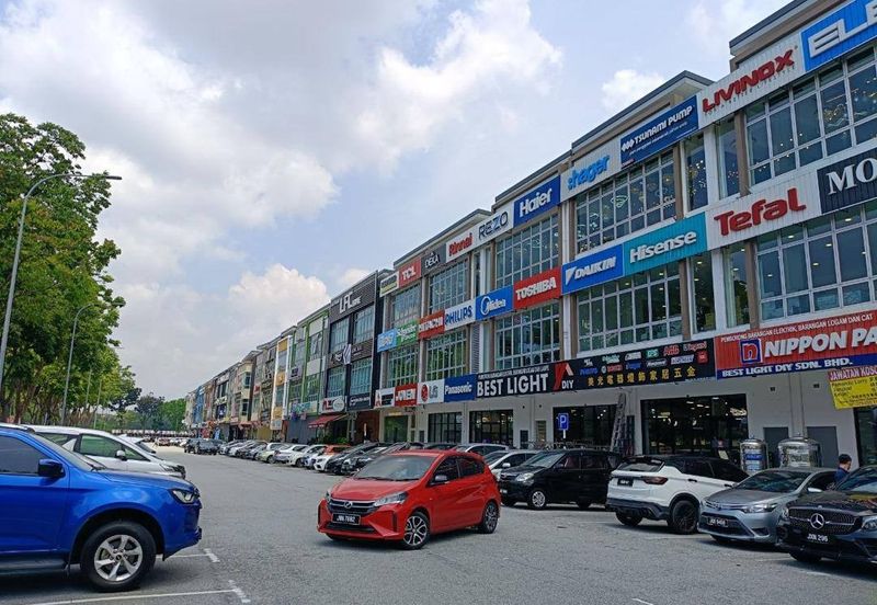 3 Storey Shoplot @ Taman Sutera/ Perling/ Corner/ Facing Mainroad