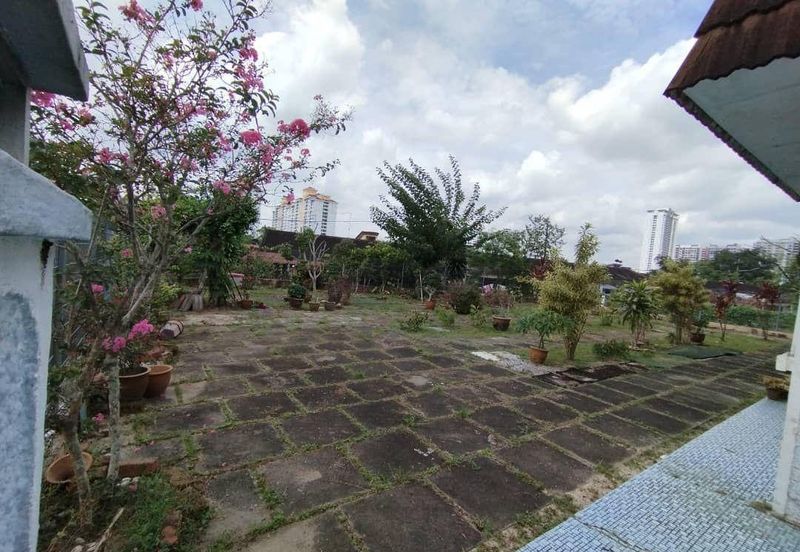 1 Storey @ Taman Johor/ Tampoi/ Paradigm Mall/ Corner