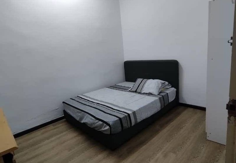 1 Storey @ Taman Johor/ Tampoi/ Paradigm Mall/ Corner