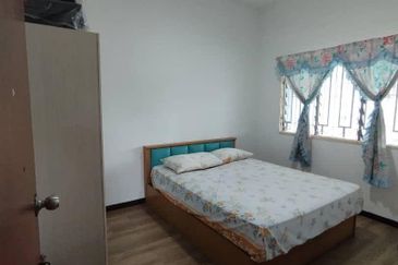 1 Storey @ Taman Johor/ Tampoi/ Paradigm Mall/ Corner