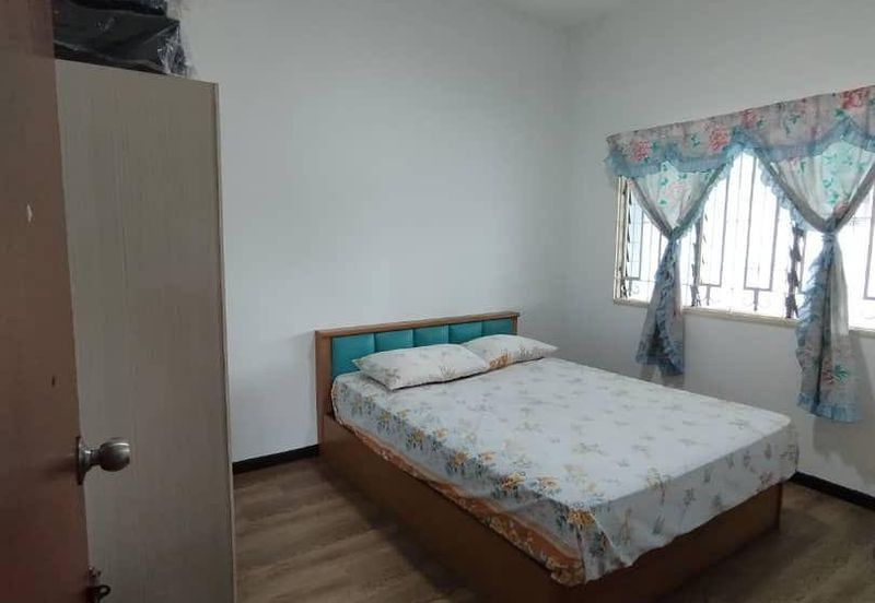 1 Storey @ Taman Johor/ Tampoi/ Paradigm Mall/ Corner