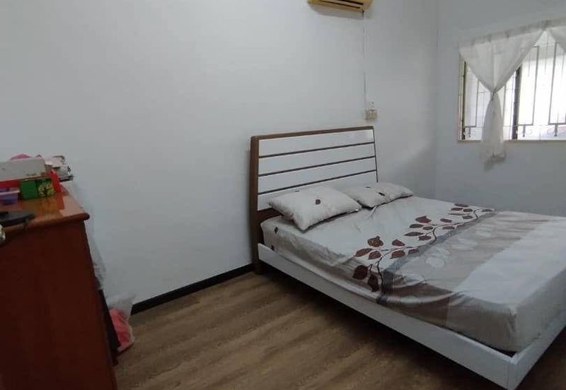 1 Storey @ Taman Johor/ Tampoi/ Paradigm Mall/ Corner