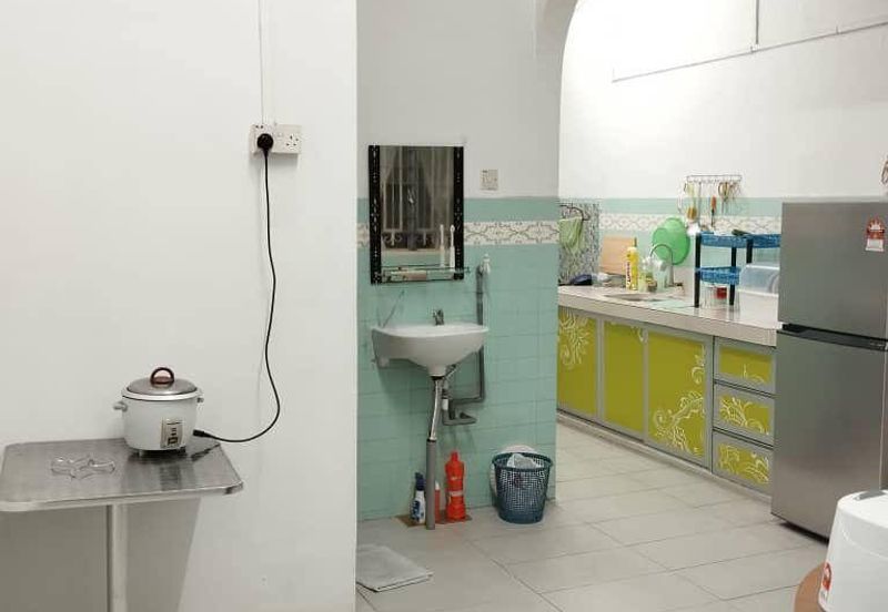 1 Storey @ Taman Johor/ Tampoi/ Paradigm Mall/ Corner