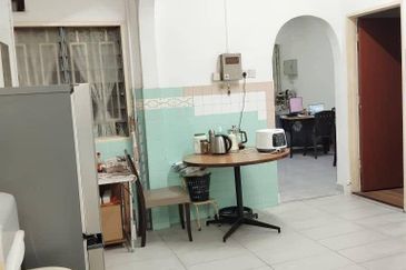 1 Storey @ Taman Johor/ Tampoi/ Paradigm Mall/ Corner