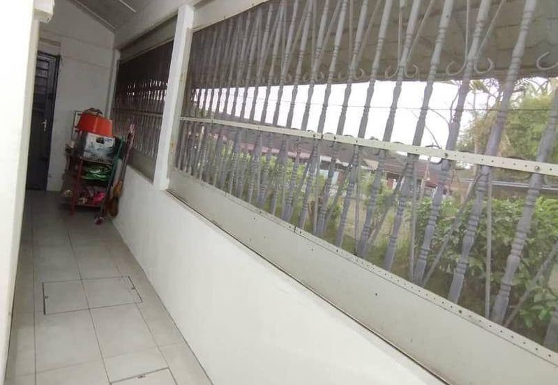 1 Storey @ Taman Johor/ Tampoi/ Paradigm Mall/ Corner