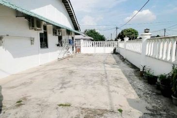 1 Storey @ Taman Universiti/ Jalan Kemuliaan/ Skudai/ Corner 30ft Land 