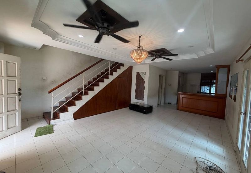  2 Storey @ Taman Kempas Indah/ Setia Tropika/ Corner Lot 