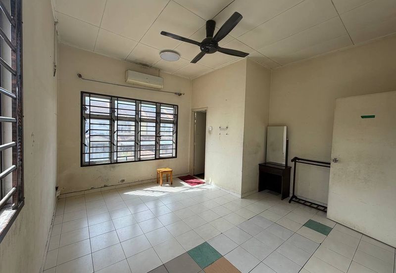  2 Storey @ Taman Kempas Indah/ Setia Tropika/ Corner Lot 