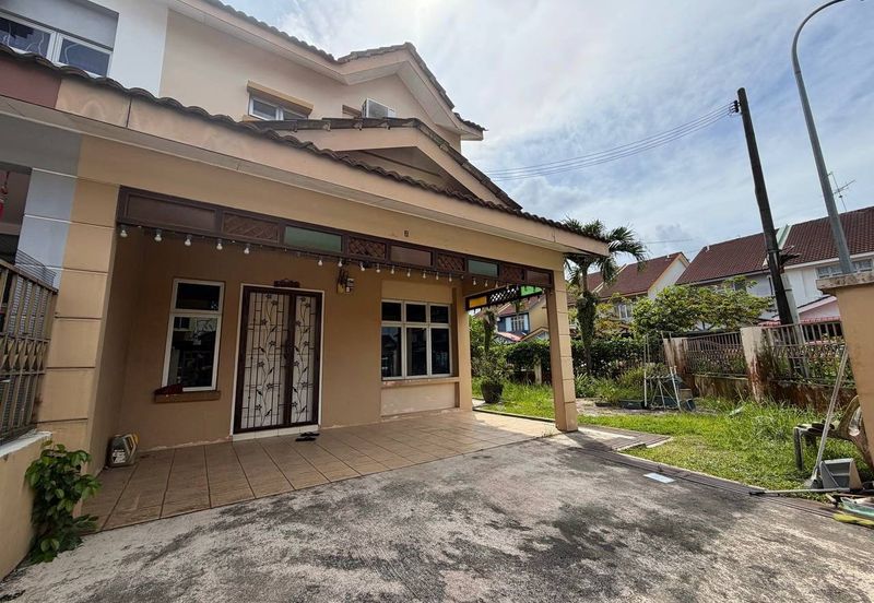  2 Storey @ Taman Kempas Indah/ Setia Tropika/ Corner Lot 