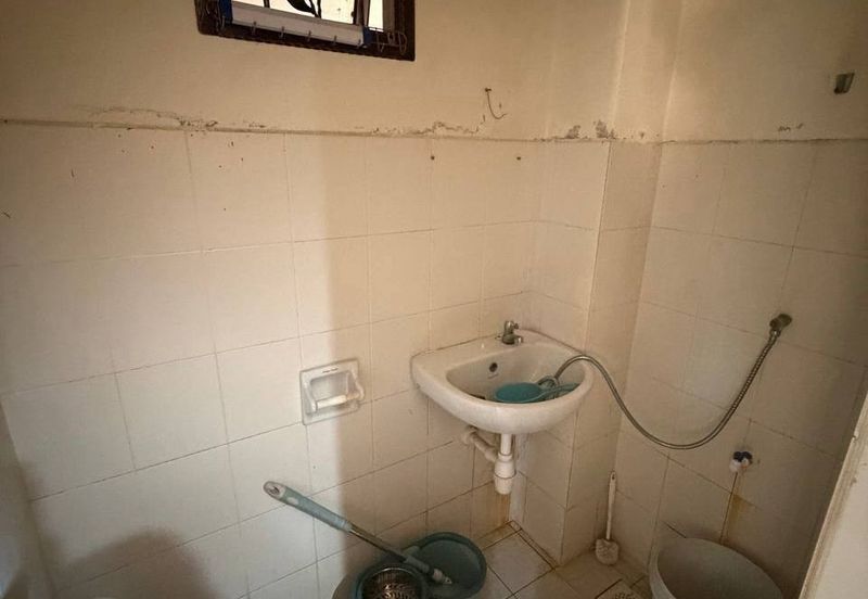  2 Storey @ Taman Kempas Indah/ Setia Tropika/ Corner Lot 