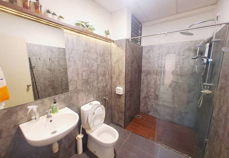 Akademik Suite @ Mount Austin