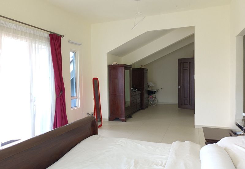 Three Storey Deatched Villa For Sale - Hilltop Villa
