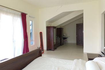 Three Storey Deatched Villa For Sale - Hilltop Villa