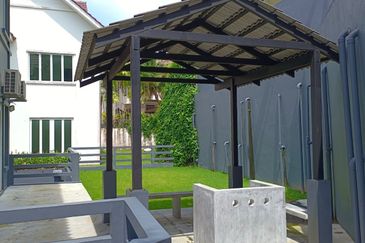 Three Storey Deatched Villa For Sale - Hilltop Villa