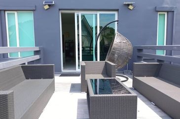 Three Storey Deatched Villa For Sale - Hilltop Villa