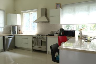 Three Storey Deatched Villa For Sale - Hilltop Villa