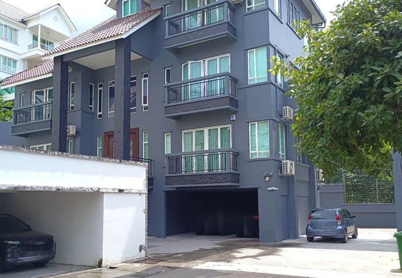 Three Storey Deatched Villa For Sale - Hilltop Villa