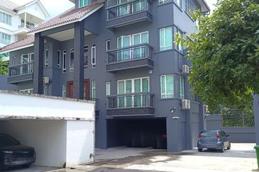 Three Storey Deatched Villa For Sale - Hilltop Villa