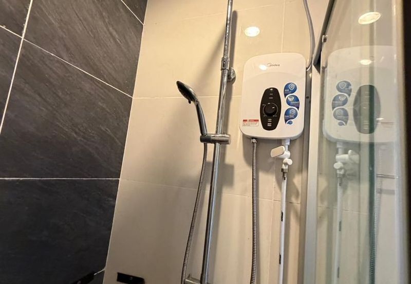 Baypoint @ Country Garden Danga Bay