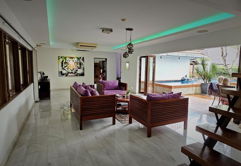 Port Dickson, Negeri Sembilan | Bungalow 1.5 Storey | Freehold Non-Bumi Lot | European Style with Swimming Pool | Partially Furnished