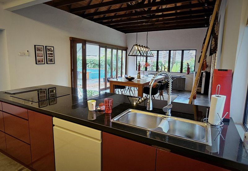 Port Dickson, Negeri Sembilan | Bungalow 1.5 Storey | Freehold Non-Bumi Lot | European Style with Swimming Pool | Partially Furnished