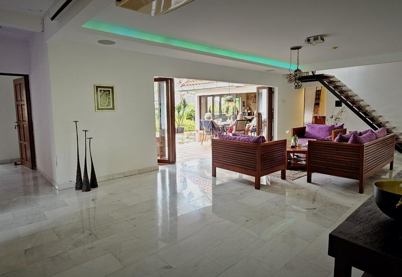 Port Dickson, Negeri Sembilan | Bungalow 1.5 Storey | Freehold Non-Bumi Lot | European Style with Swimming Pool | Partially Furnished