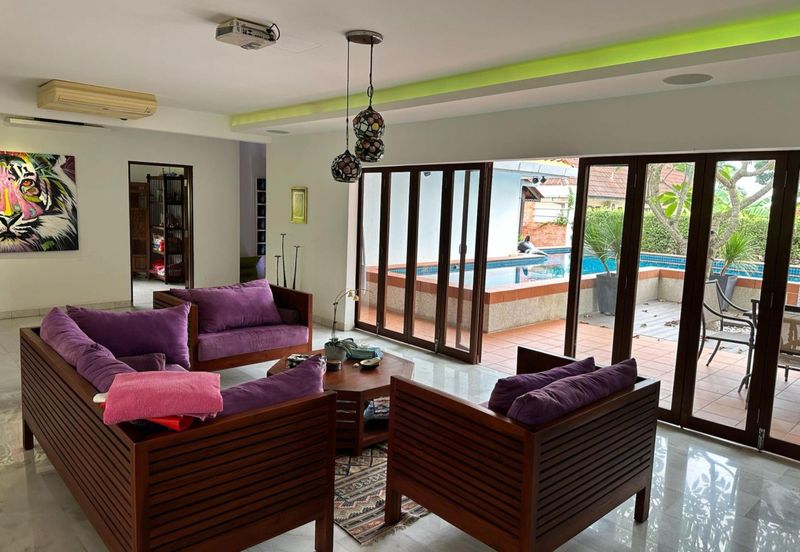 Port Dickson, Negeri Sembilan | Bungalow 1.5 Storey | Freehold Non-Bumi Lot | European Style with Swimming Pool | Partially Furnished