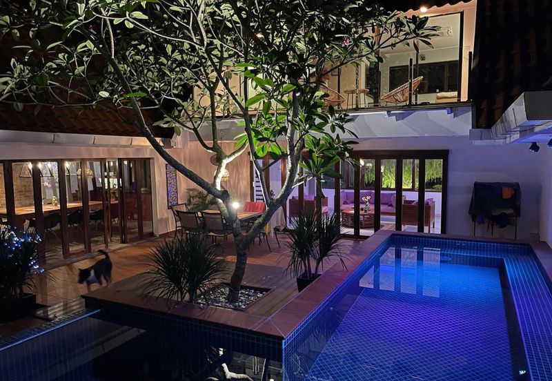 Port Dickson, Negeri Sembilan | Bungalow 1.5 Storey | Freehold Non-Bumi Lot | European Style with Swimming Pool | Partially Furnished