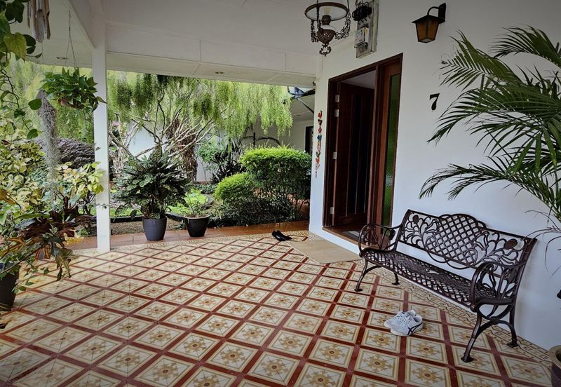 Port Dickson, Negeri Sembilan | Bungalow 1.5 Storey | Freehold Non-Bumi Lot | European Style with Swimming Pool | Partially Furnished