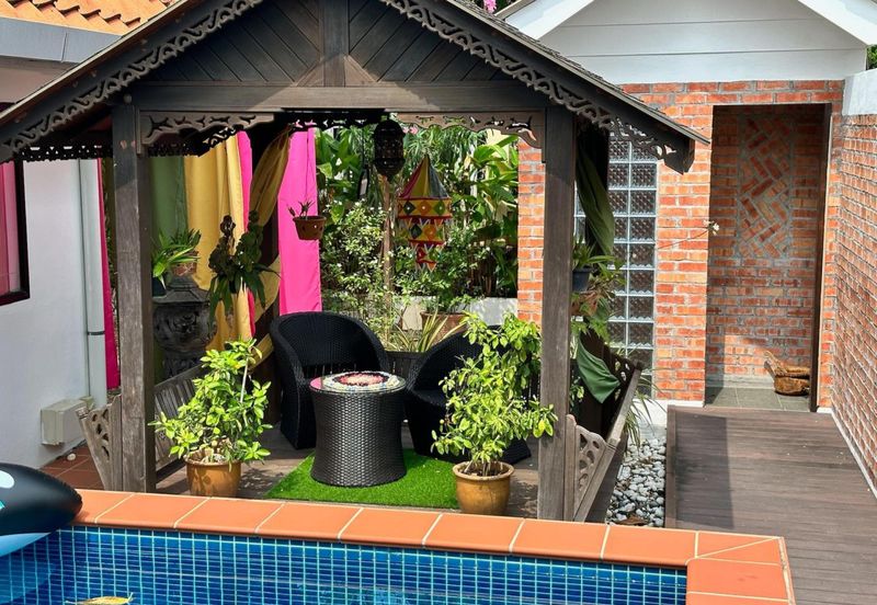 Port Dickson, Negeri Sembilan | Bungalow 1.5 Storey | Freehold Non-Bumi Lot | European Style with Swimming Pool | Partially Furnished