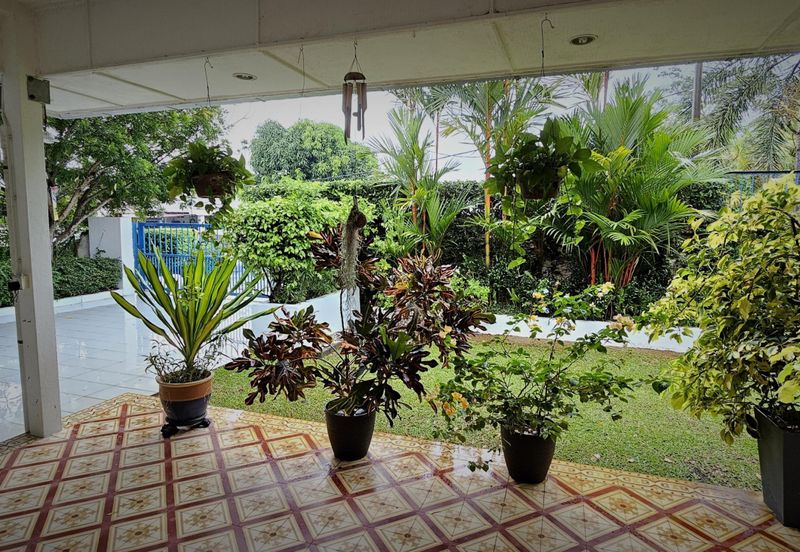 Port Dickson, Negeri Sembilan | Bungalow 1.5 Storey | Freehold Non-Bumi Lot | European Style with Swimming Pool | Partially Furnished