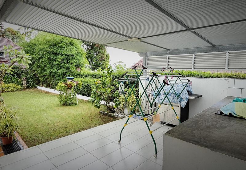 Port Dickson, Negeri Sembilan | Bungalow 1.5 Storey | Freehold Non-Bumi Lot | European Style with Swimming Pool | Partially Furnished